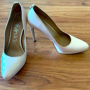 Calvin Kline blush color patent pumps